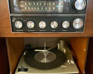 1963 SEARS SILVERTONE AM/FM/PHONE CABINET - GREAT SOUND, WORKS WELL