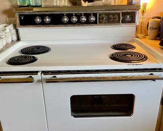 GE 4-Burner Stove
