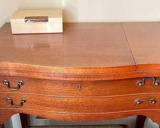 VINTAGE/ANTIQUE SINGER 401A WITH ACCESSORIES, CABINET AND BENCH