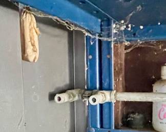 12’ SHOP TABLE/BENCH w/AIR LINE HOOK-UP