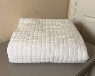 Lot #9 King Size Quilted Coverlet – White Textured Bedspread, Lightweight Bedding, Modern Minimalist Bedroom Décor