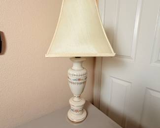 Lot #7 Vintage Classic Table Lamp with Shade – Traditional Cream Ceramic Lamp, Elegant Neutral Lighting, Bedroom Living Room Déc