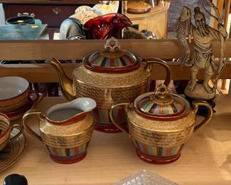 1000 faces Japanese porcelain