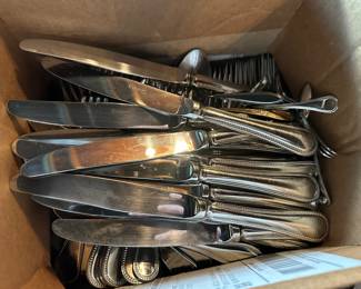 Flatware set