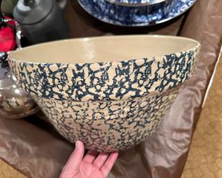 Robison-Ransbottom pottery bowls......