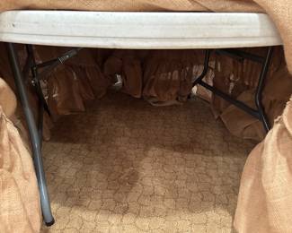 2 round folding tables (only one photographed)