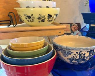Vintage 4 Pyrex Gooseberry Yellow, Black & White Cinderella Nesting Mixing Bowls, & Denmark 4 Mixing bowls set 