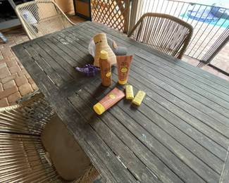 Outdoor dining with 4 string chairs