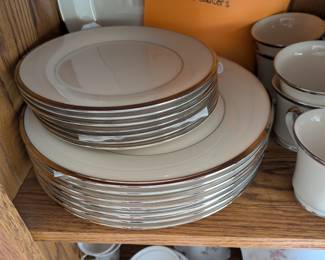 Lenox China Solitaire Pattern service for 8