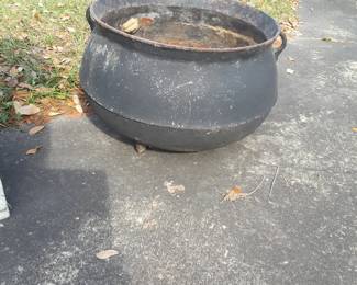 Vintage cast iron "wash pot"  great condition