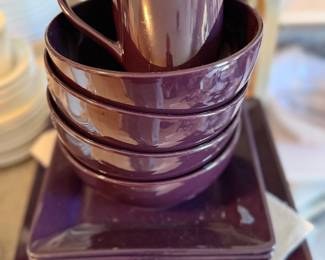 set four 4-piece plum dishes