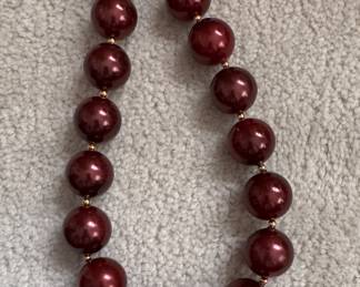 Burgandy Bead Necklace. 