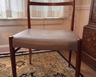 Set of 6 Mid-Century Rosewood Dining Chairs with Leather Upholstery in the Style of Johannes Andersen. Each Measures 19' W x 16" D with 17" Seat Height. Photo 1 of 4. 