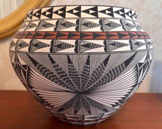 Native American  Acoma Pueblo Fine Line / Starburst Pottery Signed Chino (Attributed to Edna B. Chino). Measures 10" H x 12" W at Widest. Photo 2 of 4. 