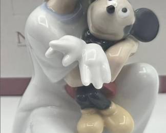 Nao by Lladro "I Love you, Mickey" Disney Porcelain Figurine with Original Box