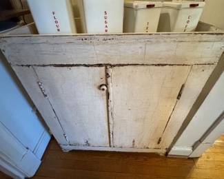 Primitive white dry sink