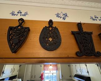 Antique style decorative cast-iron collectible trivets
