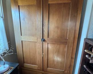 Antique oak wardrobe- beautiful condition