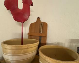 Several different pieces of Vintage yellow wate mixing bowls