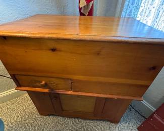 Lift top dry sink / antique