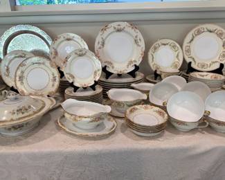 Vintage ceramic table service to mix-and-match