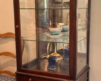 Display Cabinet with mirror back