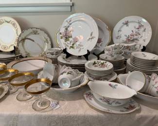 Vintage ceramic table service to mix-and-match