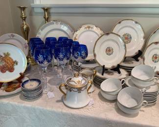 Vintage ceramic table service to mix-and-match