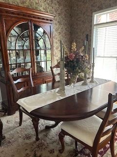 Complete dining room set with hutch, table, six chairs