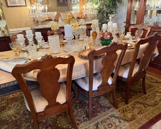 	#46	Pulaski Furniture Dining Table with 8 Chairs with 2 leaves 70-142x46x30	 $650.00 				