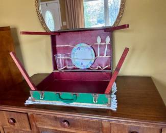 Vintage Picnic Suitcase - Four legs makes it into a small table.