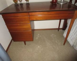 Flanders Mid Century desk