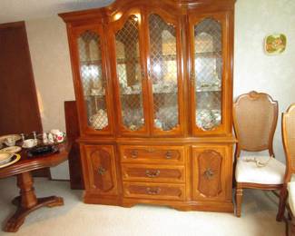 Vintage hutch, also full.