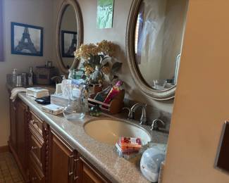 Miscellaneous bathroom items