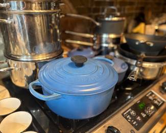 Pots and pans Dutch oven