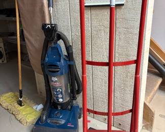 Hand truck vacuum