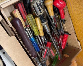 Screw drivers