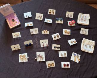 Clip earrings vintage