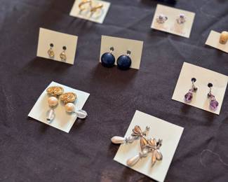 Vintage clip earrings 