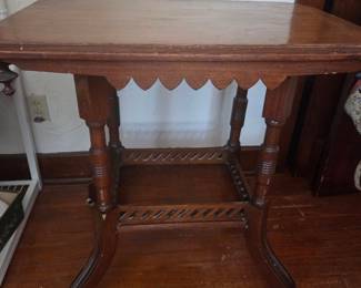 Victorian Walnut Parlor Table with Scalloped Apron and Turned Legs