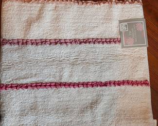 TW Designer Rug Collection Bath Mat with Ruffles