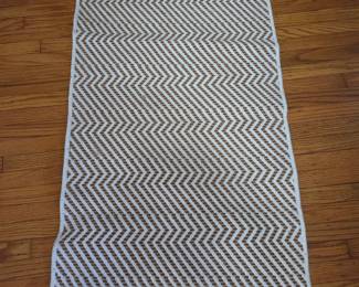JONATHAN Y Chevron Modern Concentric Squares Black/Light Rug