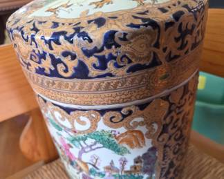 Chinese Export Porcelain Famille Rose Ginger Jar