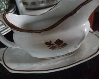 J.G. Meakin "Sol" Gravy Boat and Underplate
