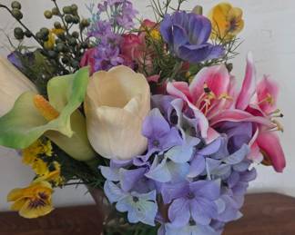 Artificial Floral Arrangement with Calla Lilies, Lilies, and Hydrangeas in Glass Vase