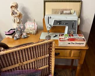 Singer, sewing machine and accessories