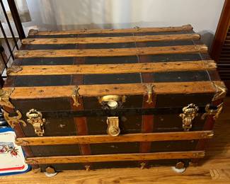 Antique flat top trunk