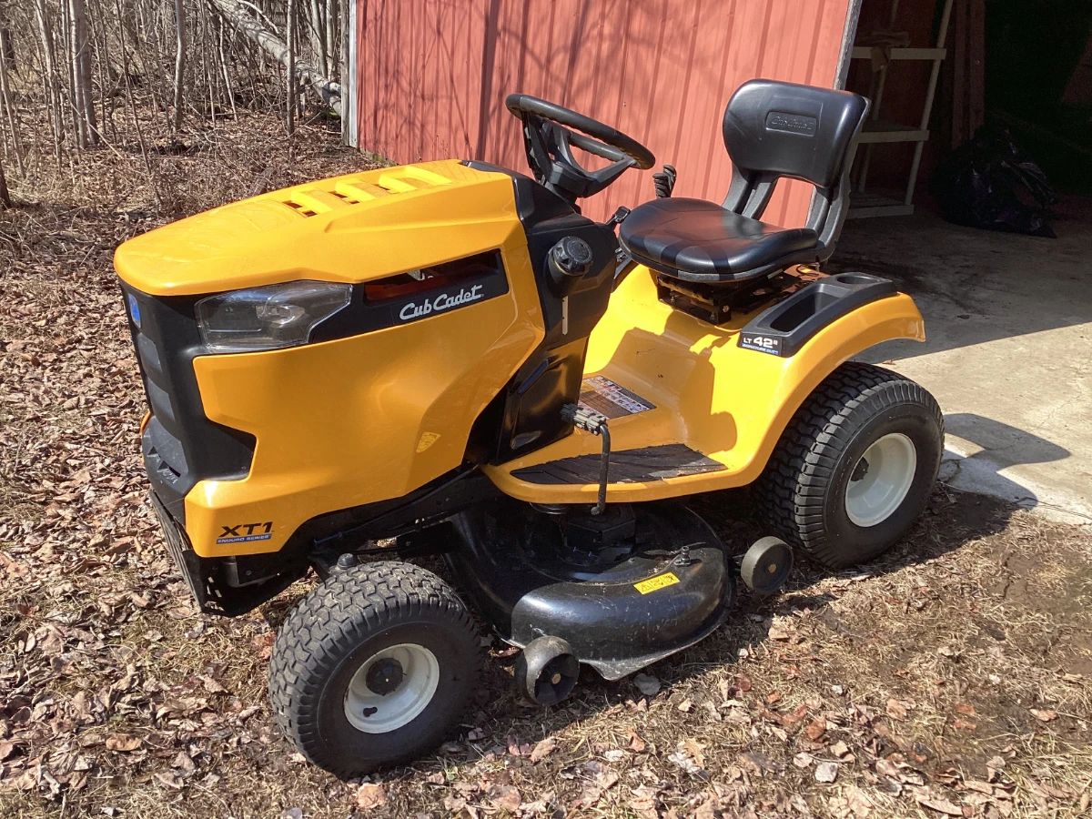 Cub Cadet XT1 LT 42" cut riding lawnmower