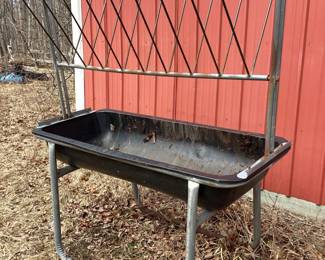 Livestock bunk feeder with hay rack