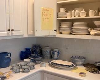 Mikasa "Italian Countryside" pattern. >40 pcs. 